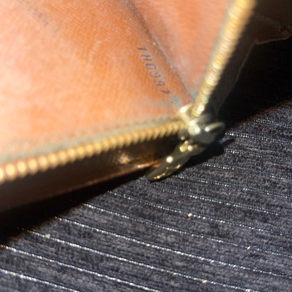 Authentic Louis Vuitton Sarah Monogram Wallet - Picture 7 of 12